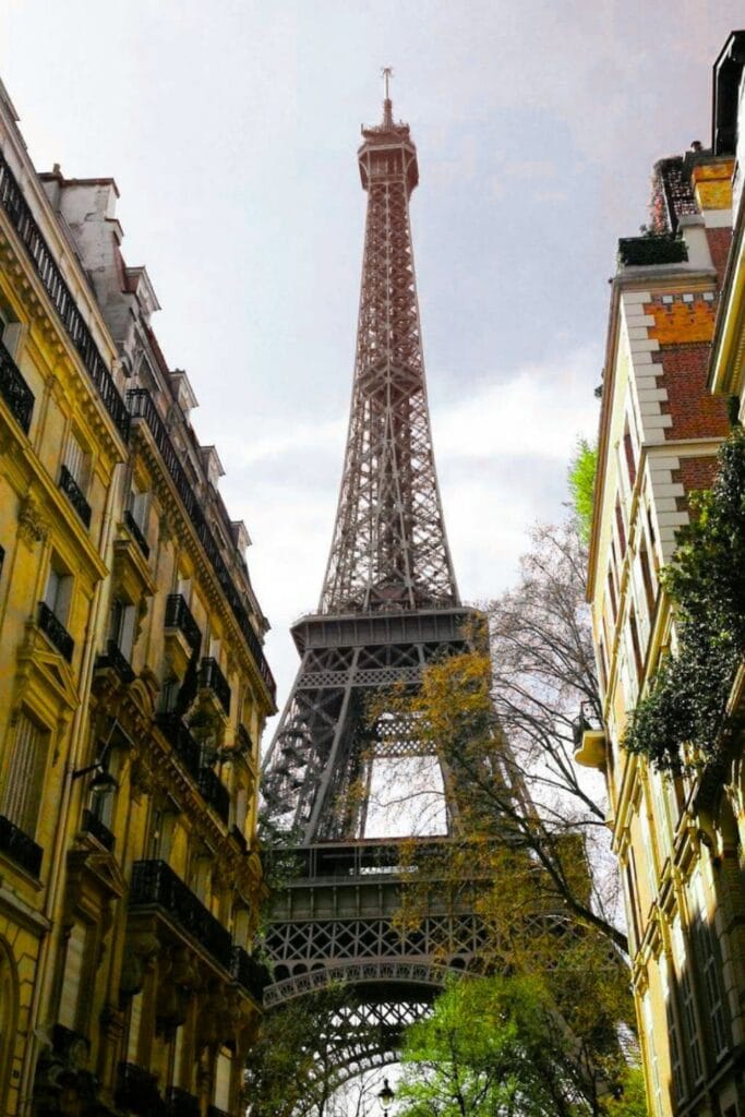 A Complete France Travel Guide - Eiffel Tower Street View