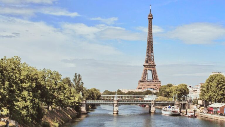Best Budget Hotels in Paris - Eiffel Tower Paris
