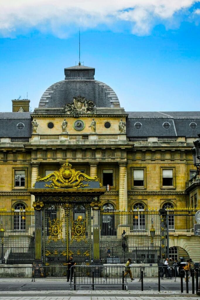 Palais de Justice in Paris Architecture